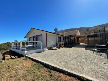 Gran parcela con amplia casa en Fundo Loreto