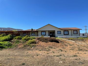 Gran parcela con amplia casa en Fundo Loreto