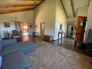 Gran parcela con amplia casa en Fundo Loreto