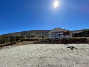 Gran parcela con amplia casa en Fundo Loreto