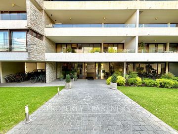 Espectacular Penthouse 2 dormitorios con vista oriente.