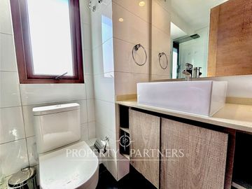 Espectacular Penthouse 2 dormitorios con vista oriente.