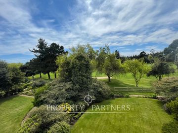 Departamento con amplia vista al golf