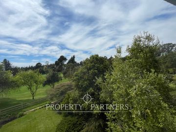 Departamento con amplia vista al golf