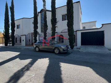 Casa en venta en esquina al norte con alberca