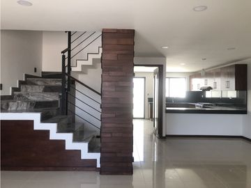 VENTA DE CASA EN LA ANTIGUA CEMENTERA