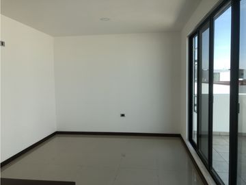 VENTA DE CASA EN LA ANTIGUA CEMENTERA
