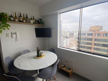 IMPECABLE DEPARTAMENTO EN MIRAFLORES