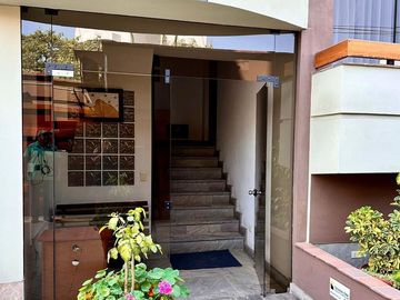 DEPARTAMENTO DUPLEX  EN AV. VELASCO ASTETE 265
