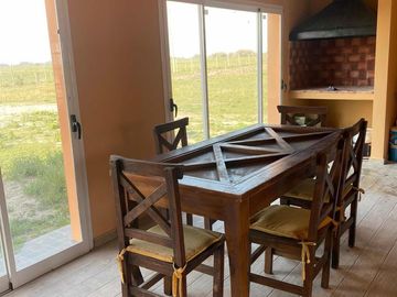 Casa en venta - 2 Dormitorios 2 Baños - Cochera - 1000mts2 - Campos de La Enriqueta, La Plata