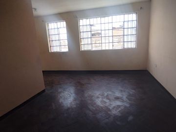 Amplia Casa de 2 pisos en Cercado de Lima