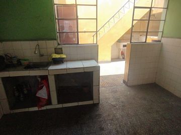 Amplia Casa de 2 pisos en Cercado de Lima