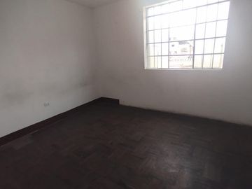 Amplia Casa de 2 pisos en Cercado de Lima