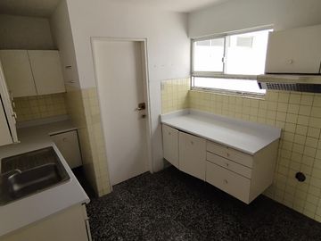Departamento Flat en 1er piso en zona residencial del balneario de PLAYA HERMOSA