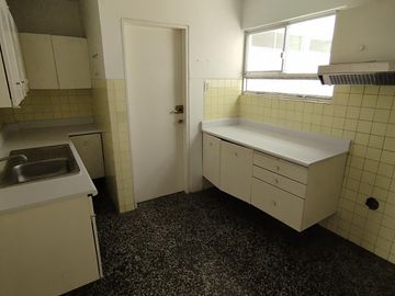 Departamento Flat en 1er piso en zona residencial del balneario de PLAYA HERMOSA