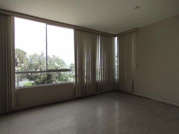 Departamento Flat en 1er piso en zona residencial del balneario de PLAYA HERMOSA