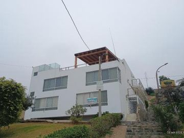 Departamento Flat en 1er piso en zona residencial del balneario de PLAYA HERMOSA