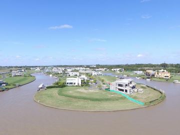 Venta de Departamento de 2 dormitorios, vista al rio y jardin exclusivo en Albanueva, posible amarra