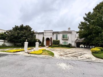 CASA EN VENTA DE LUJO EN PORTAL DEL HUAJUCO CARRETERA NACIONAL