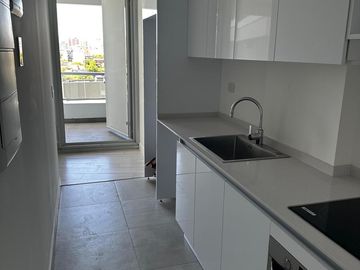 Departamento 2 ambientes con cochera incluida en Concepción Arenal al 2900