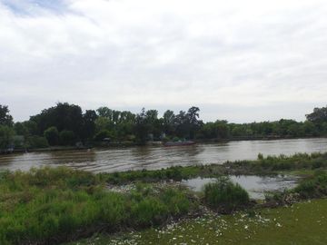 Venta en obra financiada departamento de 2 dormitorios vista al rio y jardin exclusivo en Albanueva