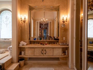 Departamento estilo Frances - 7 ambientes- Con Cochera - en Venta - Retiro