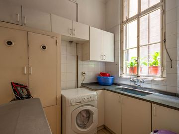 Departamento estilo Frances - 7 ambientes- Con Cochera - en Venta - Retiro