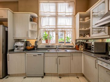 Departamento estilo Frances - 7 ambientes- Con Cochera - en Venta - Retiro