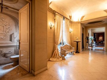 Departamento estilo Frances - 7 ambientes- Con Cochera - en Venta - Retiro