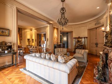 Departamento estilo Frances - 7 ambientes- Con Cochera - en Venta - Retiro