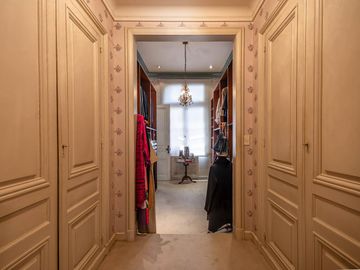 Departamento estilo Frances - 7 ambientes- Con Cochera - en Venta - Retiro