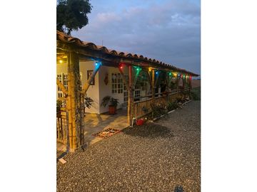 SE VENDE CASA CAMPESTRE VEREDA EL GURRIO