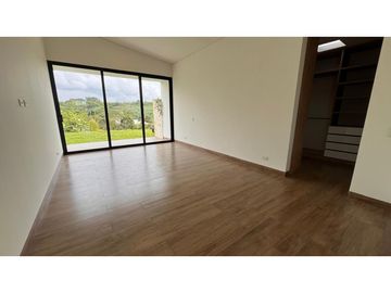 VENTA DE HERMOSA CASA CAMPESTRE PARA ESTRENAR VIA ARMENIA