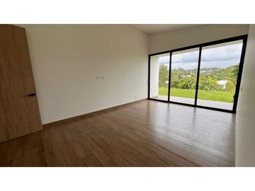 VENTA DE HERMOSA CASA CAMPESTRE PARA ESTRENAR VIA ARMENIA
