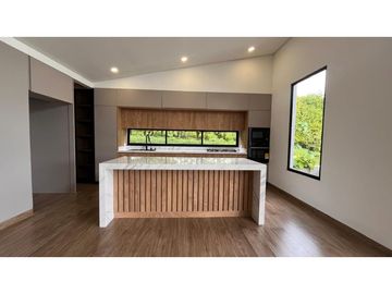 VENTA DE HERMOSA CASA CAMPESTRE PARA ESTRENAR VIA ARMENIA