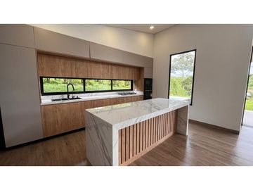 VENTA DE HERMOSA CASA CAMPESTRE PARA ESTRENAR VIA ARMENIA