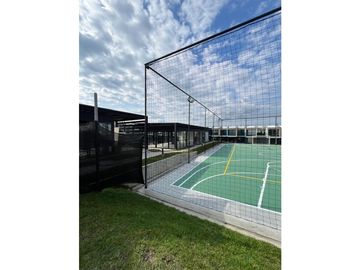 VENTA DE HERMOSA CASA EN COND. ZONA AEROPUERTO PERMITE RENTAS CORTAS