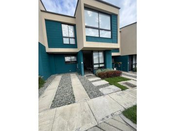 VENTA DE HERMOSA CASA EN COND. ZONA AEROPUERTO PERMITE RENTAS CORTAS