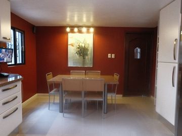 RESIDENCIA CON ALBERCA EN MARFIL