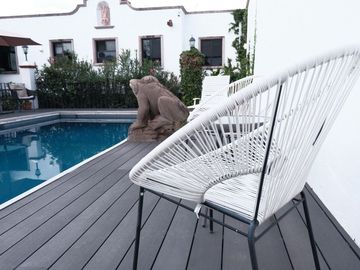 RESIDENCIA CON ALBERCA EN MARFIL