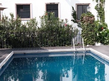 RESIDENCIA CON ALBERCA EN MARFIL
