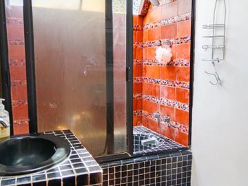 MARFIL Casa con jardín, cabaña y departamento en venta