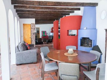 MARFIL Casa con jardín, cabaña y departamento en venta