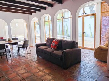 MARFIL Casa con jardín, cabaña y departamento en venta
