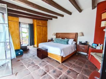 MARFIL Casa con jardín, cabaña y departamento en venta