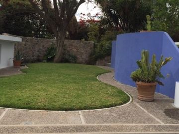 MARFIL Casa con jardín, cabaña y departamento en venta