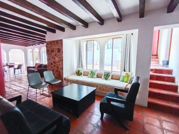 MARFIL Casa con jardín, cabaña y departamento en venta