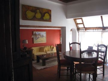 MARFIL Casa con jardín, cabaña y departamento en venta