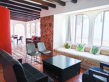 MARFIL Casa con jardín, cabaña y departamento en venta