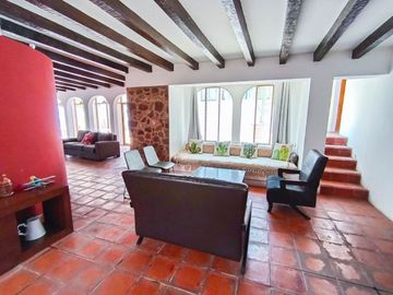 MARFIL Casa con jardín, cabaña y departamento en venta